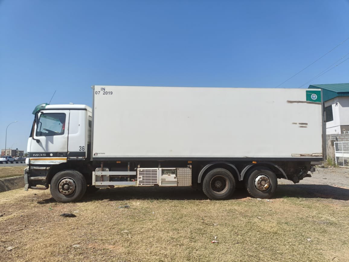 adewalefajana's tweet image. I have a 20ton Mercedes Benz Actos truck for sale. 

- Mercedes Benz Actros 1838
- Container body
- 20tons
- One Year Used
- Original Custom Duty
- Rotor Engine 

Best price!

Buy and Drive!

You can reach me for more details and discussion on inspection.