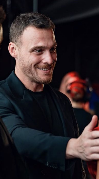 _Arnav_Khushi_'s tweet image. Kerem Bürsin as Dr. Jacob Maddox, yes please! After all Kerem was Abby's inspiration behind the character so it's only fitting. 🤌🏻🙏🏻 #YoursTruly #KeremBürsin