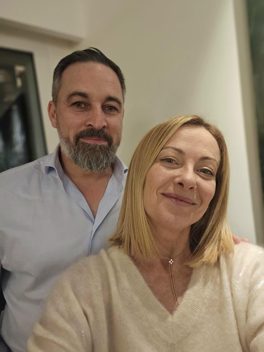 Ma_WuKong's tweet image. VOX va a hacer exactamente lo mismo que Meloni y va a permitir que sigan llegando millones de inmigrantes a España.

No trabajan para el pueblo, sino para el capital, que necesita mano de obra barata; y ellos necesitan votos.

VOX es un agente más de la cochabambificación de 🇪🇸