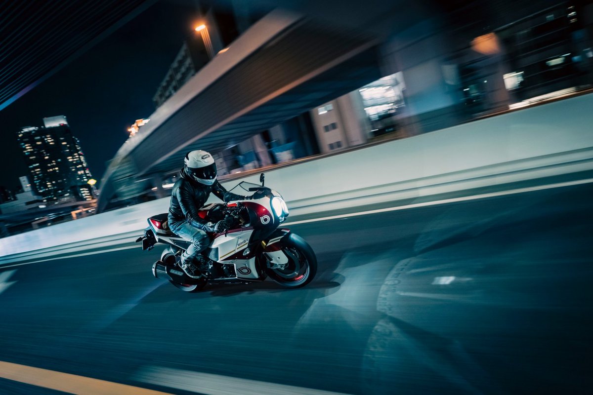 bimota_JP's tweet photo. 【パワーとスムーズさが完璧に調和したマシン~KB4】
1,043㎤直列4気筒エンジンは滑らかなスロットルレスポンスと圧倒的なパワーを発揮し、心を奪われる走りのために、あらゆるコーナーでテクノロジーと感性を融合します。
#bimota #ビモータ #KB4 https://t.co/5voP3uKRI7