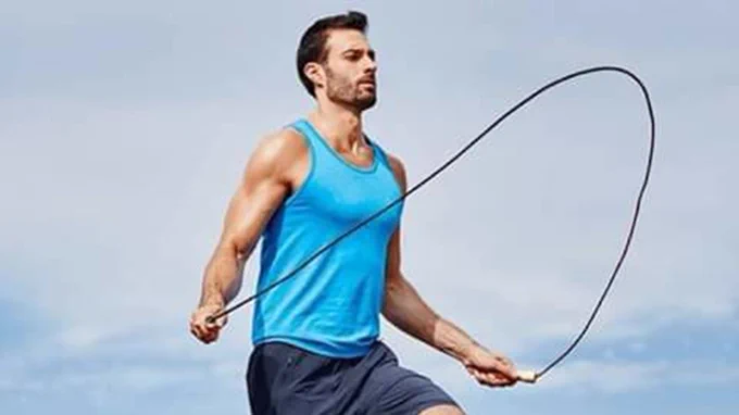 تاثیر شگفت انگیز ۵۰ خیز ریسمان بازی در روز بر سلامت قلب و بدن
