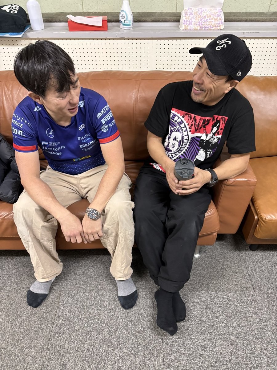 久しぶりに会った市山さんと八尾さんの2人は久しぶりが嬉しかったのか終始ニヤニヤしてムカついてイラっとしました👍