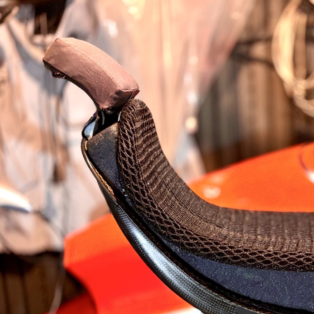 お！これならリカンベントのヘッドレストに使えそう