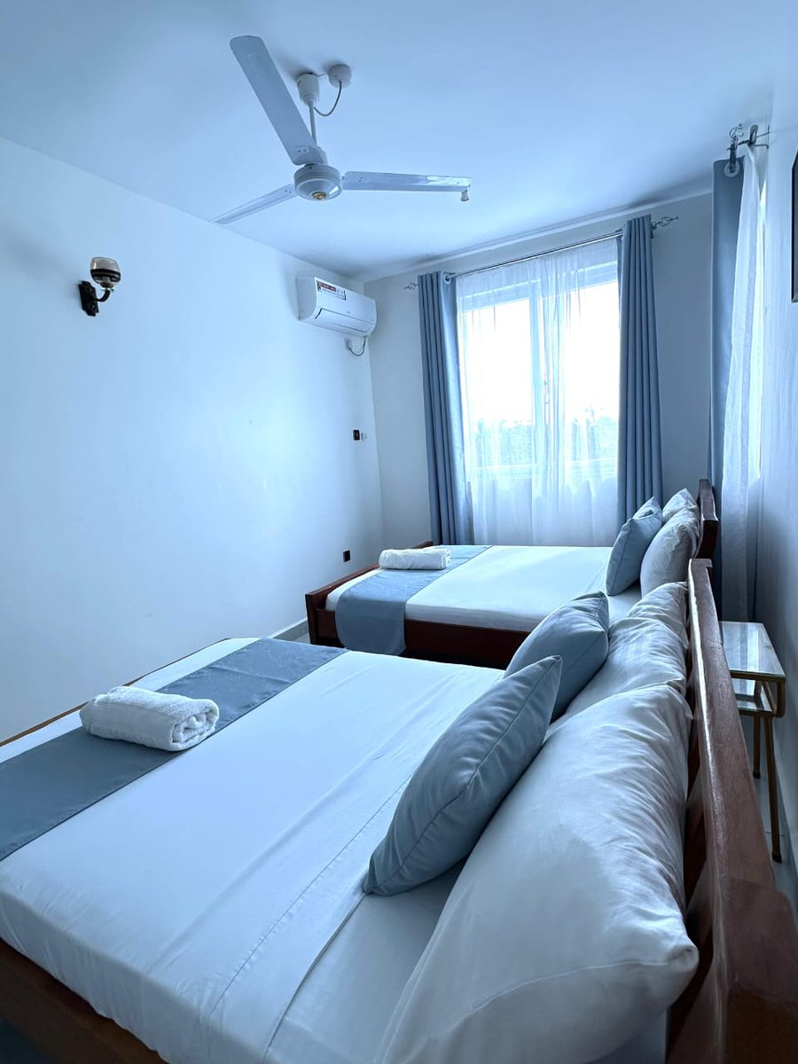 END OF JANUARY OFFER.
Book this 2 bedroom Nyali along Mt Kenya road at 8k per night.
Exclusive of AC
It's 3 minutes walk to the beach.
#nyali2bedroom
#nyaligolf
📞0733-333-174 
0705-050-065