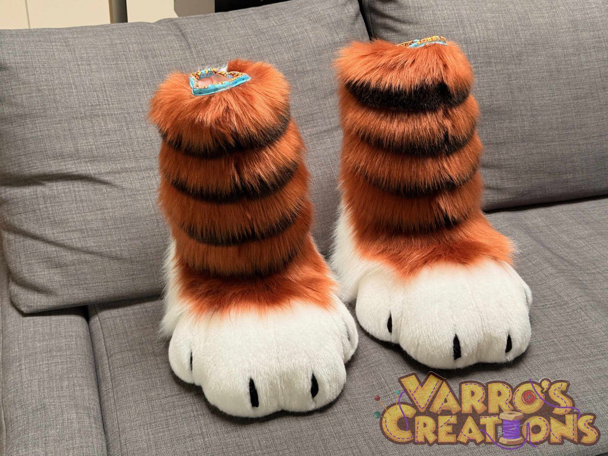 VarrosCreations's tweet photo. Feline paws finished for Streifi 🐾 https://t.co/FJCTomRZ2t