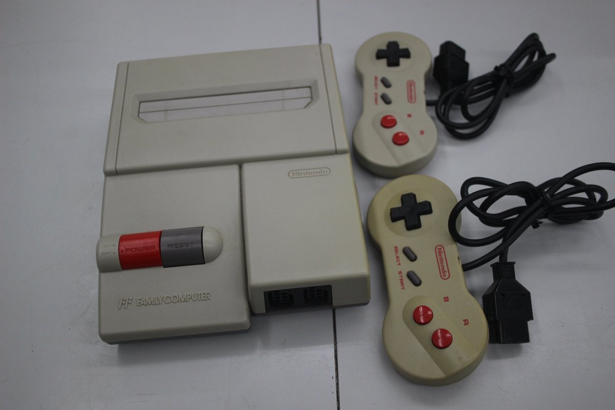 Nintendo NEWファミコン　おまけ付き ニューファミコン本体 おまけ付き - メルカリ