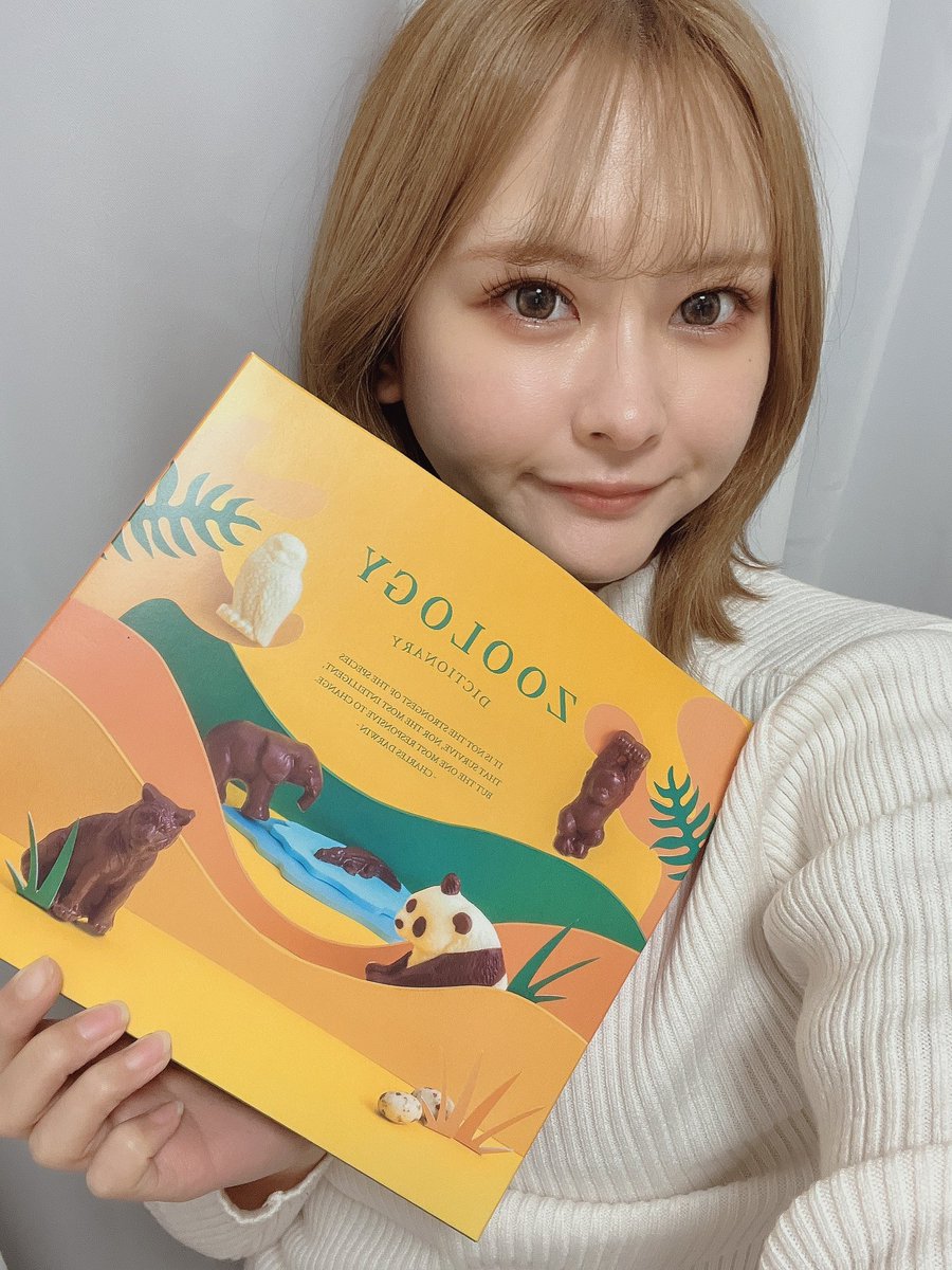 rin_stella55's tweet photo. 話題のチョコレートを差し入れでいただきました🥹❤️
他にも大好きなSDカフェや最近ハマってたファミマシリーズ☺️✨
ありがとうございました❤️ https://t.co/481N8FqB9i