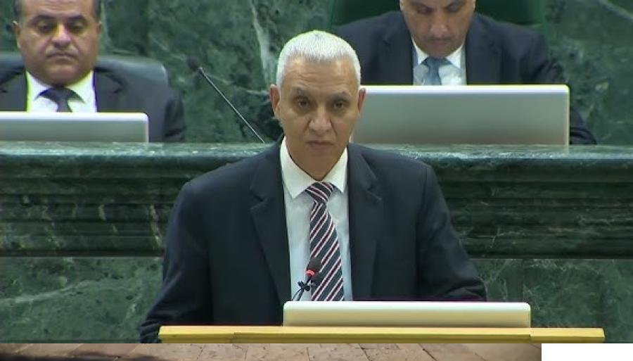 العموش يحذر من انتهاك خصوصية النواب ويؤكد على احترام الهواتف والمحادثات تحت القبة 