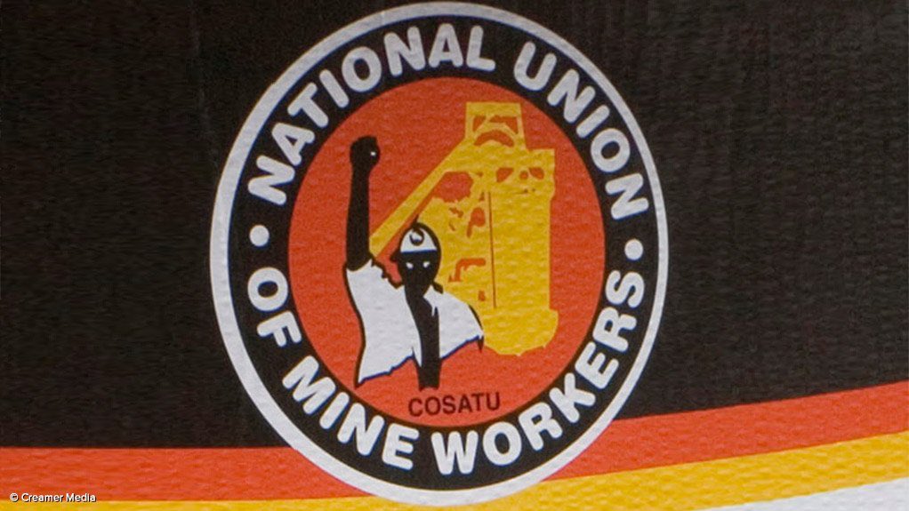 mmodiba10's tweet image. The corruption that happens at The National Union of Mine Workers is disgraceful. 

Ordinary members get paid peanuts, contribute towards the union but only for their top leadership to buy themselves houses and live lavishly. 

@_cosatu I’m coming
