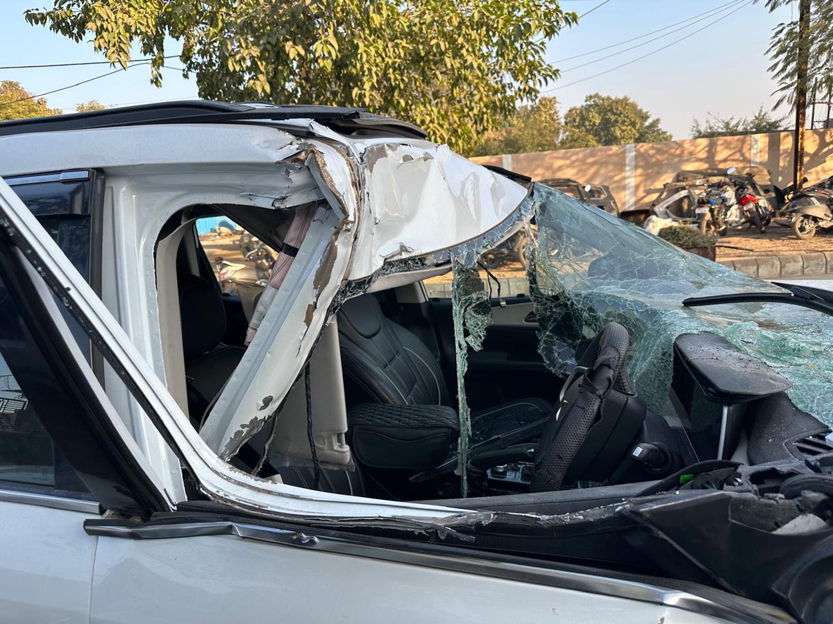 2136Chauhan's tweet photo. What is Mahindra's quality control?
How many other vehicles have this defect?
Why are we paying premium prices for substandard safety?

This isn't just disappointing - it's life-threatening. Families trust these vehicles with their lives. https://t.co/VZnNP5cmIM