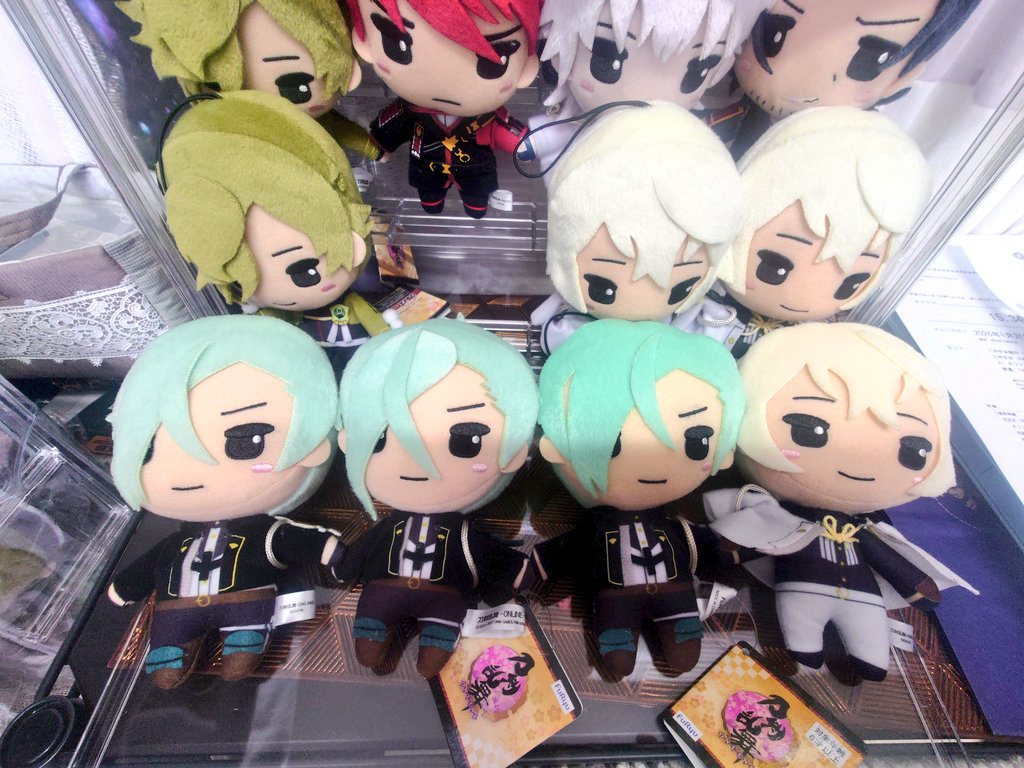 ぬいっこぬい
髭切が三振いるのに膝丸が二振なのは淋しいかな(？)と思って追加でお迎えしました。並べると膝丸の個体差スゴい😂