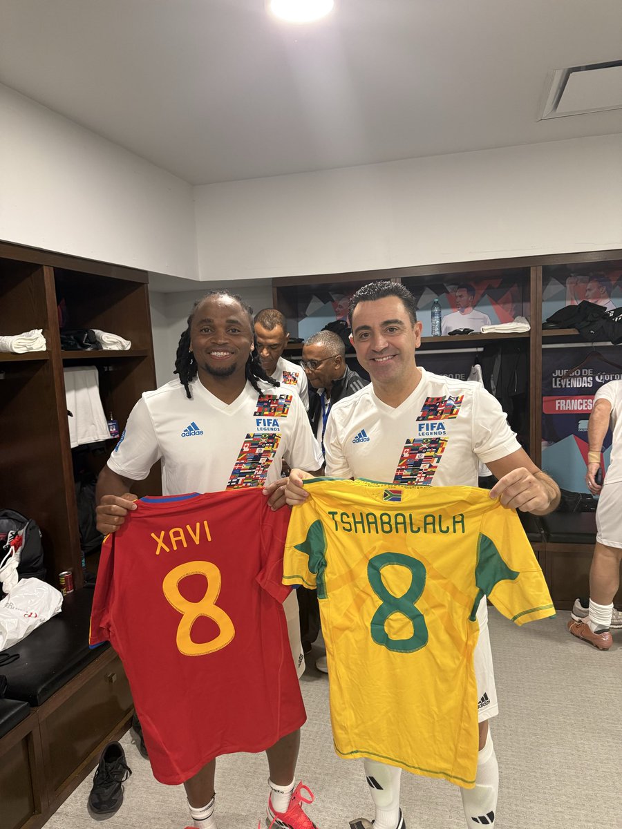 siphiweshabba's tweet photo. Mutual Respect 🫡 
Thank you Legend @xavi 🎱 
🇿🇦x🇪🇸🫱🏾‍🫲🏿 https://t.co/3bHjGKeE9J