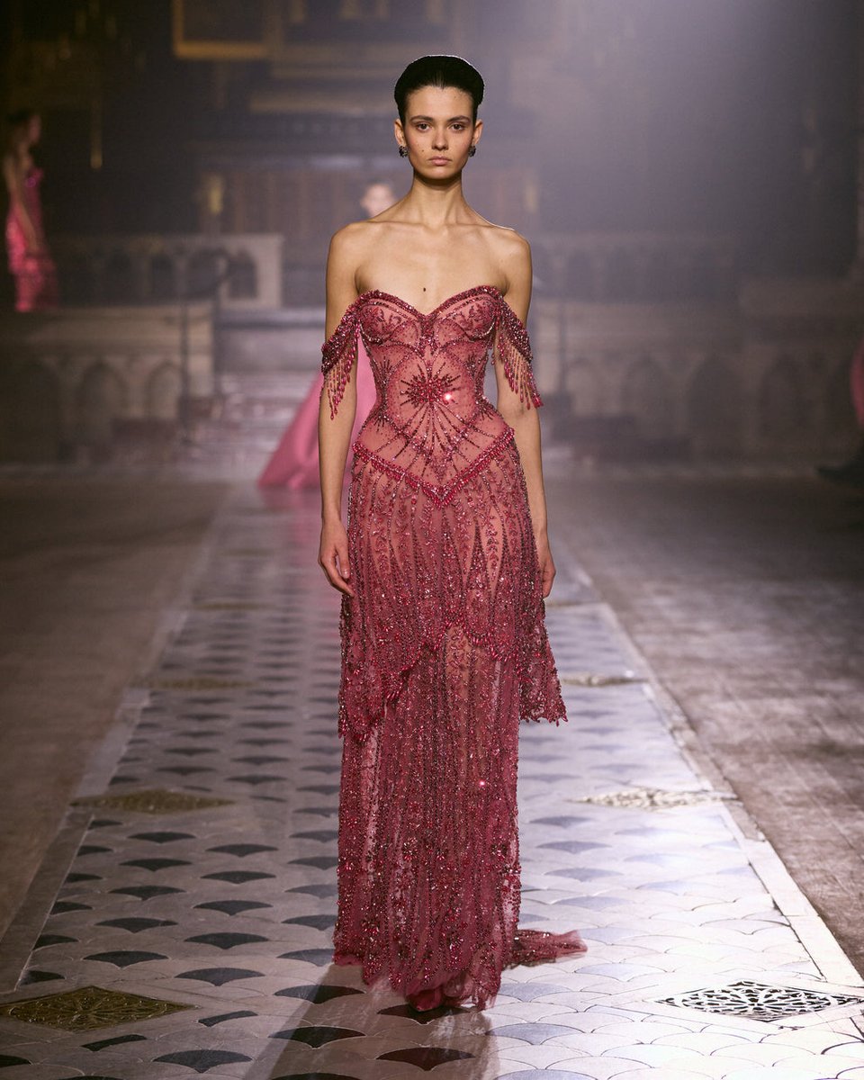 itgirlbackup's tweet photo. Georges Hobeika couture ss26 https://t.co/rSQ5Ohq0pZ