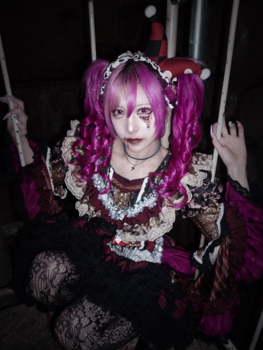 ui_kinema's tweet image. 檻の中で朽ちるより、君と逃げたい。