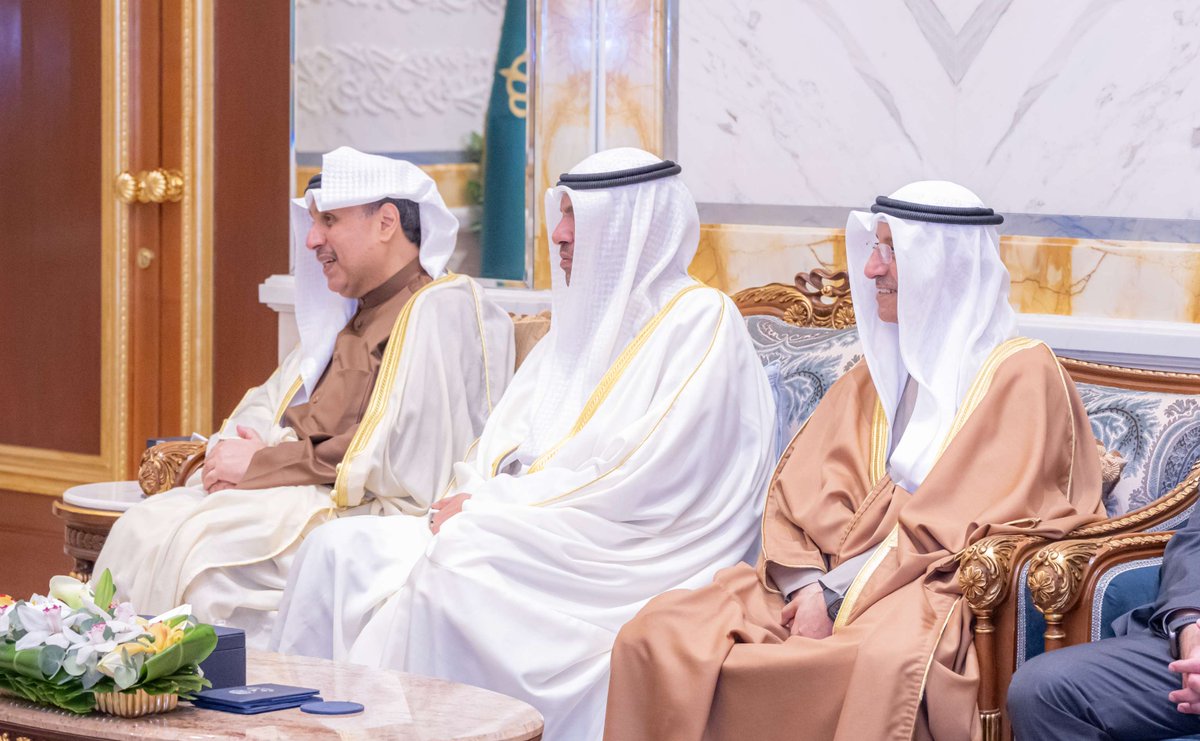 kuna_ar's tweet photo. حضرة صاحب السمو أمير البلاد الشيخ مشعل الأحمد الجابر الصباح يستقبل سمو الشيخ عبدالله بن زايد آل نهيان نائب رئيس مجلس الوزراء وزير الخارجية بدولة الإمارات العربية المتحدة بمناسبة زيارة عمل لسموه للبلاد

- نقل لسموه تحيات وتقدير صاحب السمو الشيخ محمد بن زايد آل نهيان رئيس دولة الإمارات وصاحب السمو الشيخ محمد بن راشد آل مكتوم نائب رئيس الدولة رئيس مجلس الوزراء حاكم دبي

- سمو أمير البلاد حمله تحياته لسمو الشيخ محمد بن زايد وسمو الشيخ محمد بن راشد

https://t.co/J4lZPe7vAi

#كونا #الكويت