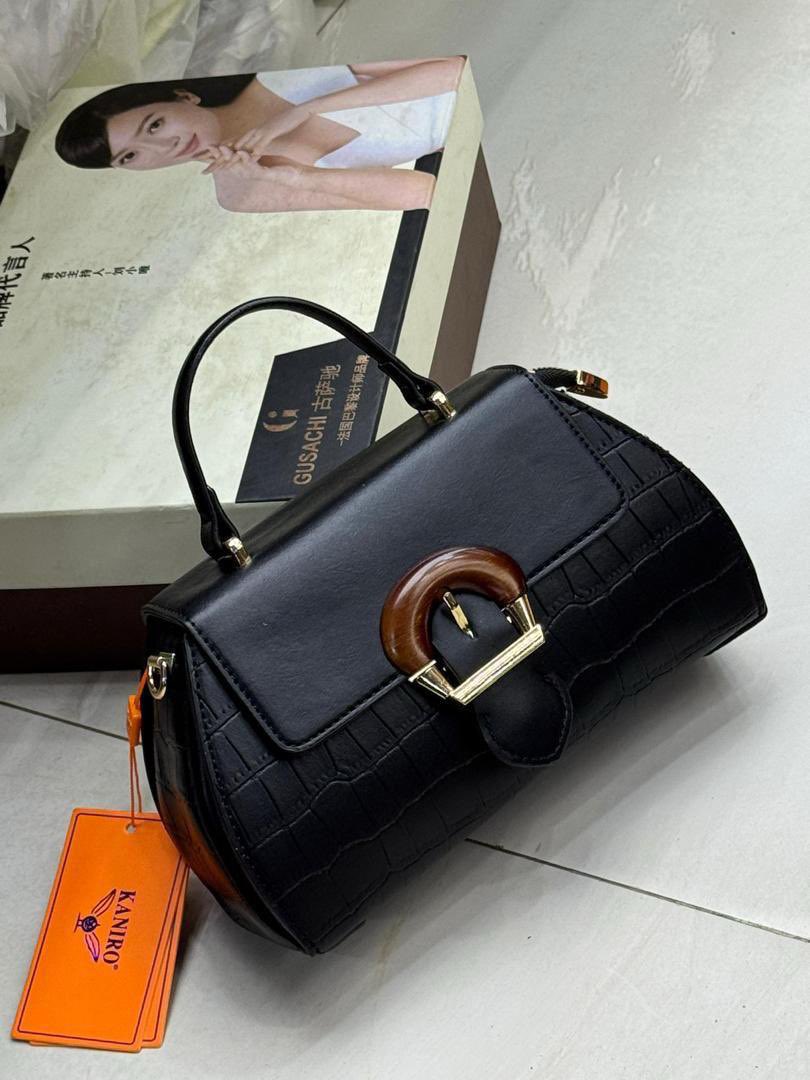 theboadplace's tweet photo. Medium-sized structured bags

Price: N25,000 each https://t.co/xTIu2AZj5j