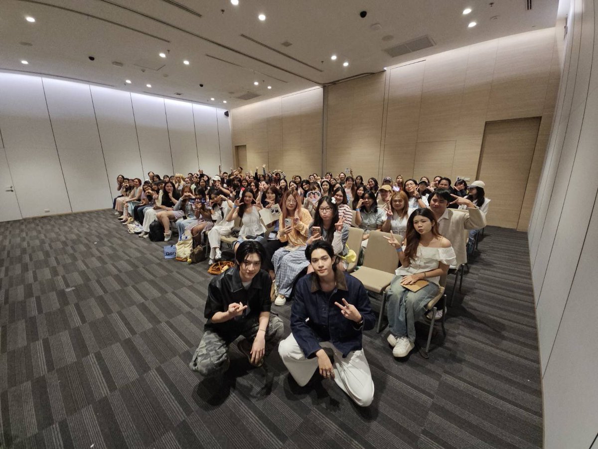 GmmtvShop's tweet image. โชกุน - แอสตัน ขอบคุณทุกคนมาก ๆ นะครับที่มากันในกิจกรรม Fan Sign งานนายอินทร์สนามอ่านเล่น ตอน อ่านเข้าเส้น(ชัย ) วันนี้

@Chokunz_jkz @aston_lv

#สนามอ่านเล่น2026xChokunAston
#GMMTV