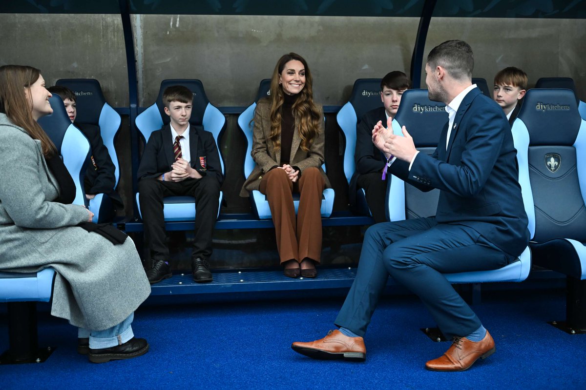 ❤️ 💙 🩶 What an unforgettable day! Some of our students had the incredible opportunity to meet the Princess of Wales yesterday, and chatted with her about the #InspiringFutures programme they have been part of. #OnceInALifetime <a href="/WTComFoundation/">Wakefield Trinity Community Foundation</a> <a href="/WTrinityRL/">Wakefield Trinity</a> <a href="/KensingtonRoyal/">The Prince and Princess of Wales</a>