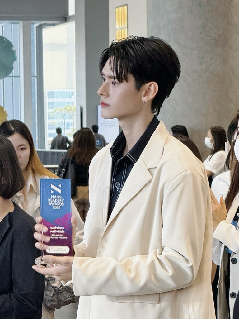 นำภาพบรรยากาศข้างเวทีมาฝากชาว PIECES ครับ ✨🐈‍⬛

#ณรัณเขียน
#NAY_PERSES #NAIINREADERSAWARDS2025