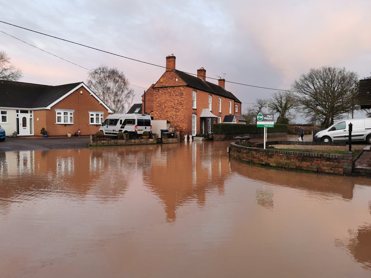 Jacksweatherch1's tweet image. Witherley, Leicestershire flooding yesterday evening
#loveukweather @BBCLeicester @bbcemt @Met4CastUK #stormchandra
