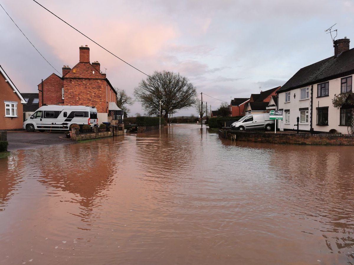 Jacksweatherch1's tweet image. Witherley, Leicestershire flooding yesterday evening
#loveukweather @BBCLeicester @bbcemt @Met4CastUK #stormchandra