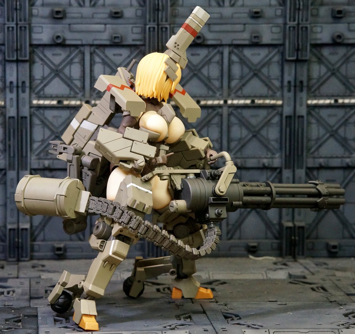 FAG輝鎚・甲(制圧仕様)

デカ過ぎて合わせ辛いMSGガトリングガン(フルサイズ)も輝鎚なら問題無し