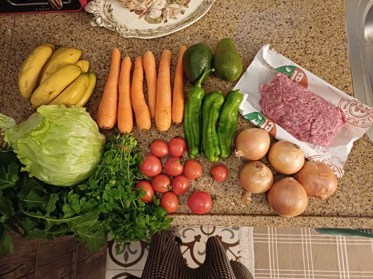 Bir zincir marketten 
Bin TL'nin biraz altina  alınmıştır. 
Başka sözüm yok..