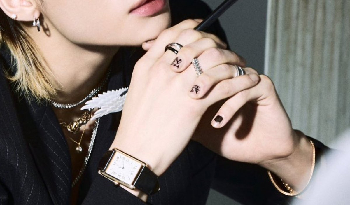 primprosa's tweet image. He loves writing his name in hanja 🤍✨️