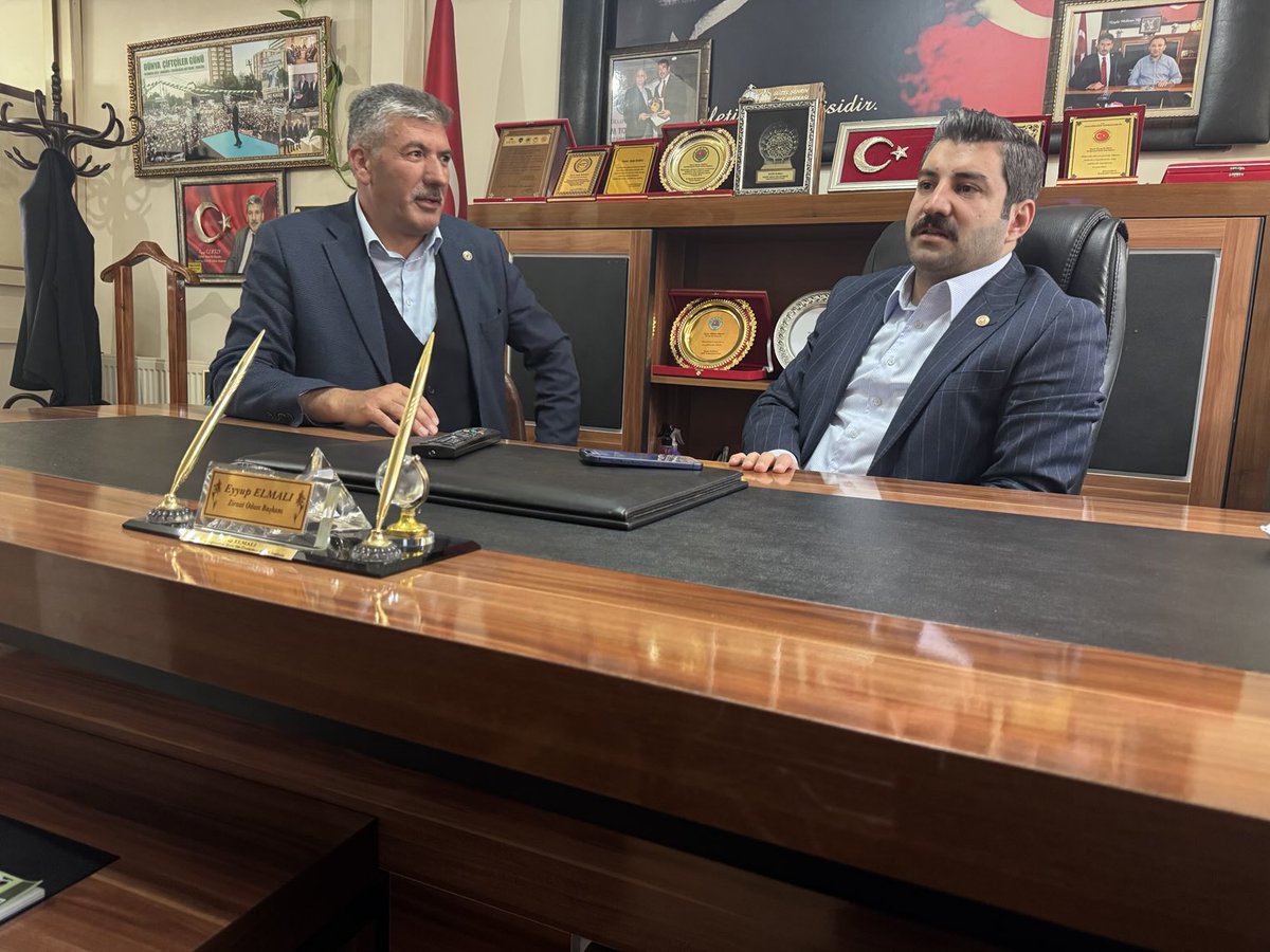 EyyupElmali's tweet photo. Ziraat odamızı ziyaretimize gelen Şanlıurfa milletvekilimiz TBMM idare Amiri sayın İbrahim EYYÜPOĞLU Şanlıurfa halliliye belediye başkanımız sayın Mehmet CANPOLAT nazik ziyaretleri için teşekkür ediyorum https://t.co/wjAZtHm6UR