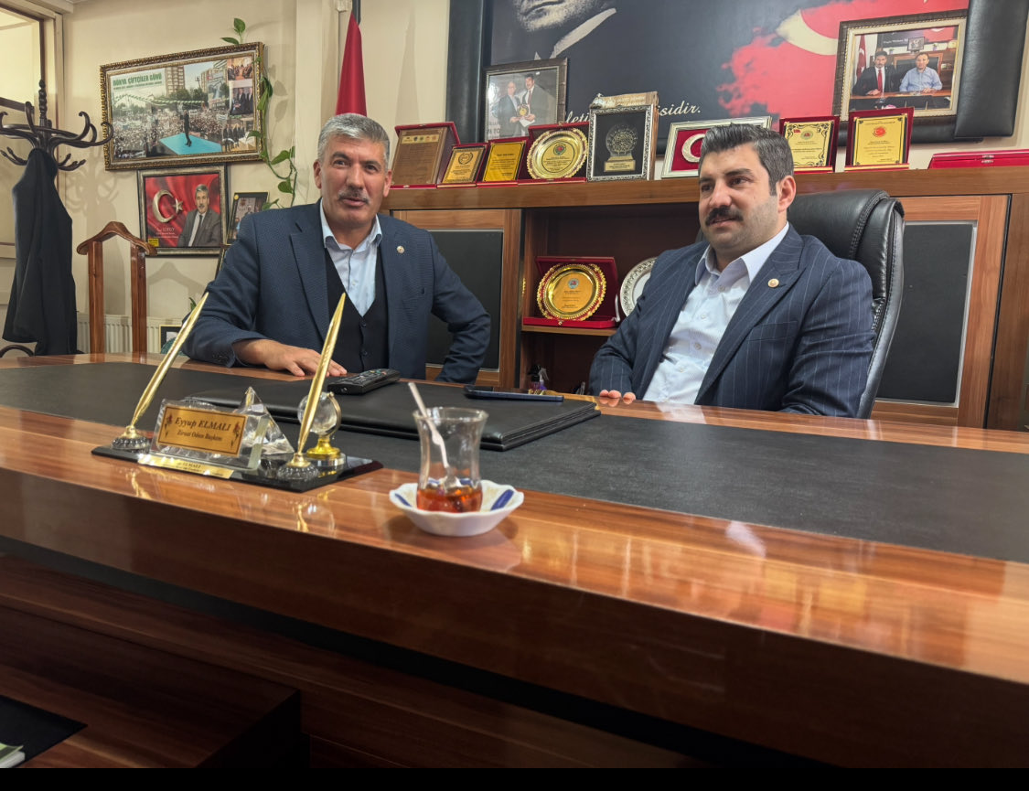 EyyupElmali's tweet photo. Ziraat odamızı ziyaretimize gelen Şanlıurfa milletvekilimiz TBMM idare Amiri sayın İbrahim EYYÜPOĞLU Şanlıurfa halliliye belediye başkanımız sayın Mehmet CANPOLAT nazik ziyaretleri için teşekkür ediyorum https://t.co/wjAZtHm6UR