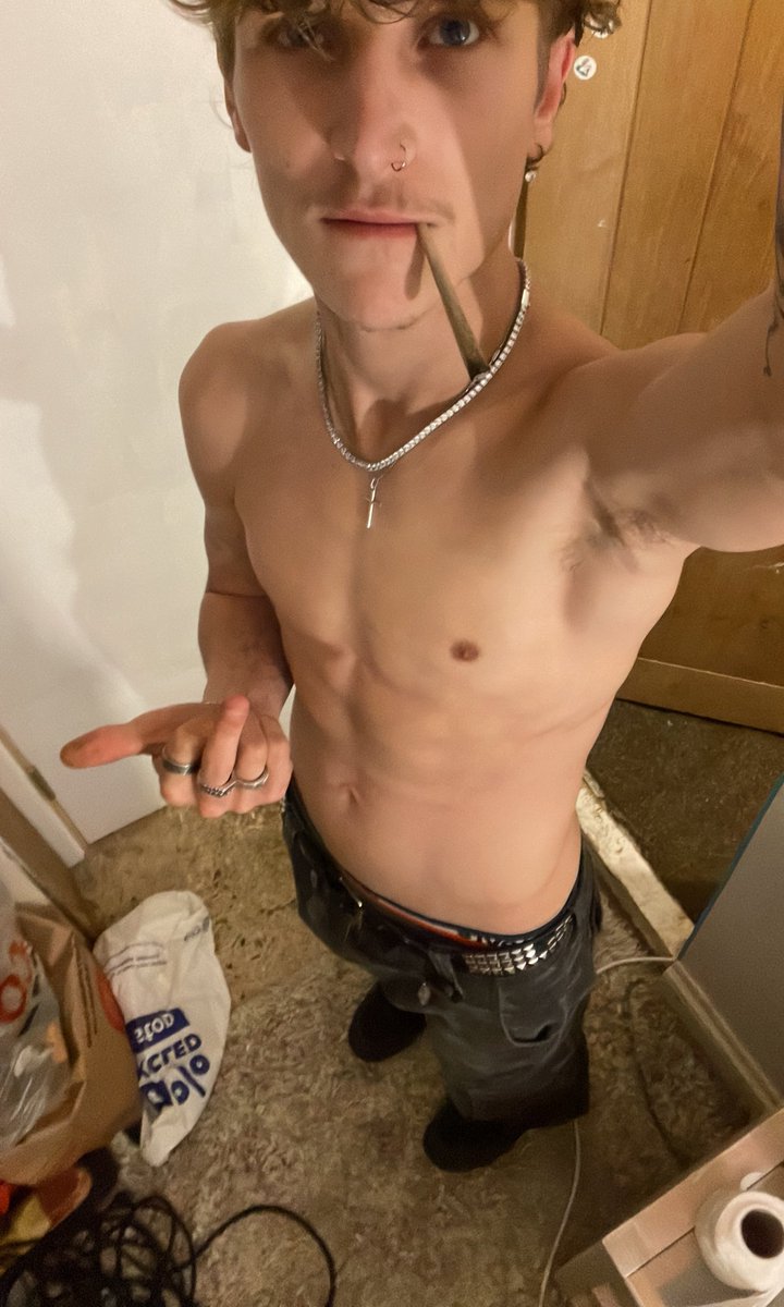 What would you do with me?

#paypig #findom #findomalpha #malefeet