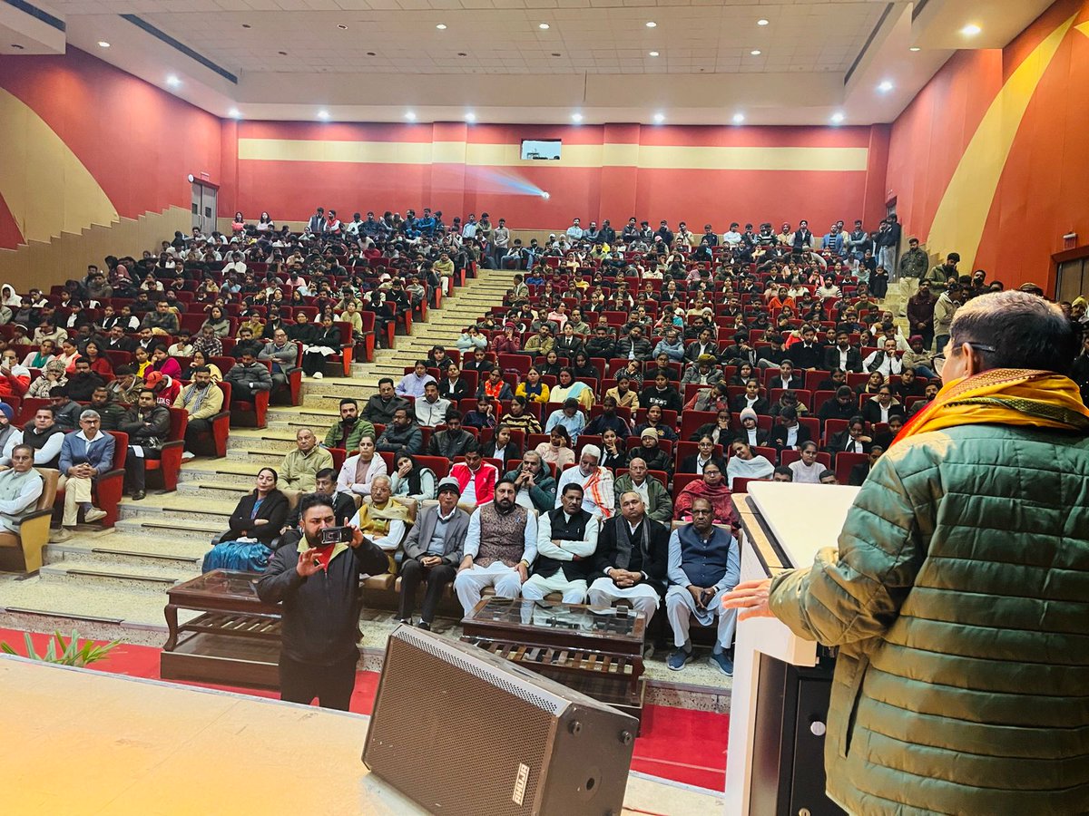 एक राष्ट्र, एक चुनाव व पंच परिवर्तन के विषय पर चौधरी देवी लाल विश्वविद्यालय सिरसा हरियाणा में विचार संगोष्ठी का आयोजन किया गया।
पूर्व सांसद श्रीमति सुनीता दुग्गल जी,जिला अध्यक्ष भाजपा यतीन्द्र सिंह जी, प्रदेश मंत्री भाजपा सुरेन्द्र आर्य जी, जगदीश चोपड़ा जी, कुलपति डॉ. विजय कुमार