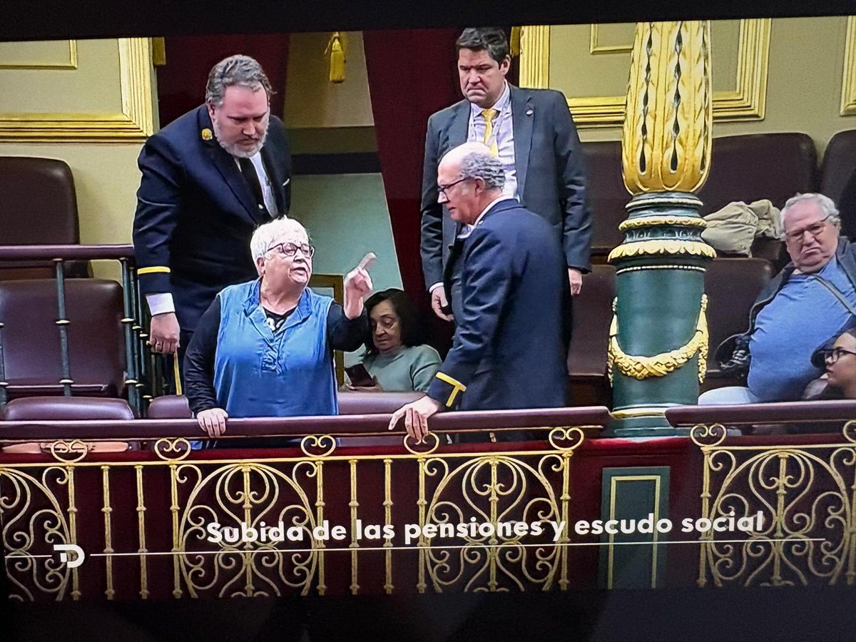 Está mujer dijo ayer en el Congreso lo que habrían dicho millones de pensionistas. Desde que la conozco ha estado luchando y parando desahucios sin cobrar un euro de la política. Los fabricantes de odio la llaman "charo". No, se llama Feli. 

Pero arriba las "charos" del mundo...