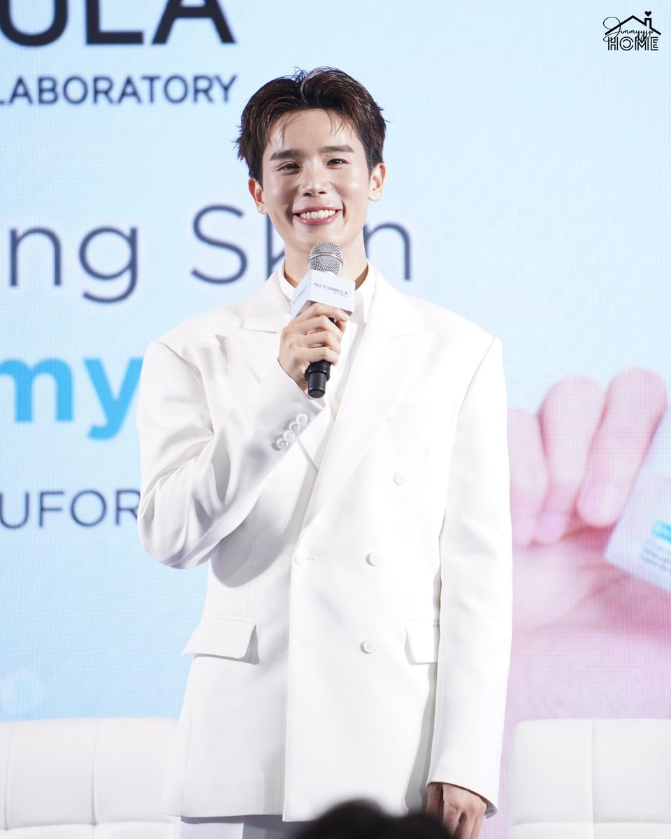 ยิ้มหมีพูห์มาเสิร์ฟแล้วค้าบบบบบ 💜💜

JIMMY DERMBUDDY NUFORMULA

 #EverydayStrongSkinWithJimmy