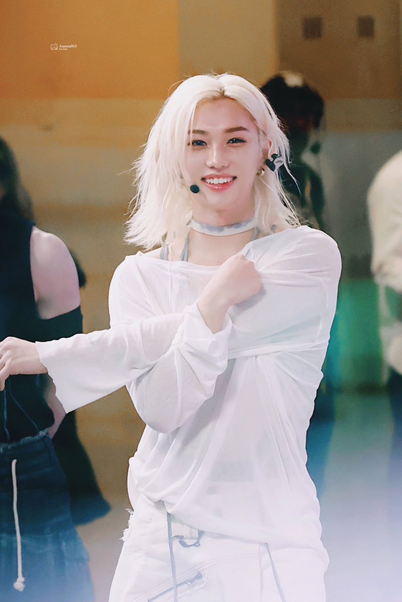 iyongbokie15's tweet image. Felix’s fragile beauty just hits different. It makes my protective instincts go crazy 🎀
#Felix #필릭스 #フィリックス