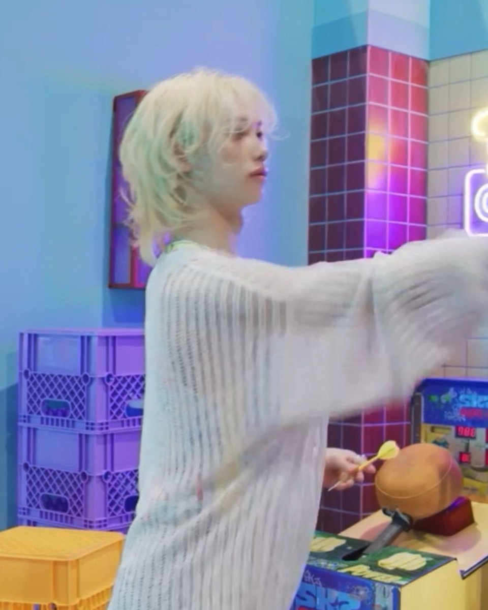 iyongbokie15's tweet image. Felix’s fragile beauty just hits different. It makes my protective instincts go crazy 🎀
#Felix #필릭스 #フィリックス