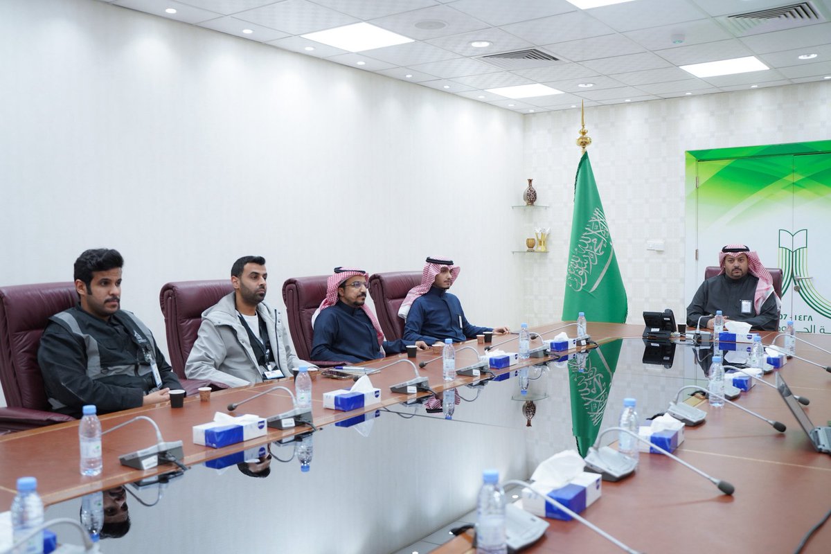 nbu_vr's tweet photo. التقى سعادة وكيل #جامعة_الحدود_الشمالية أ.د عايد بن عايض الرويلي بفريق الشركة الوطنية لخدمات كفاءة الطاقة "ترشيد"وجاء خلال الاجتماع مناقشة "البدء في أعمال مشروع ترشيد استهلاك الطاقة المرحلة الثالثة" https://t.co/2LCQ546jSK