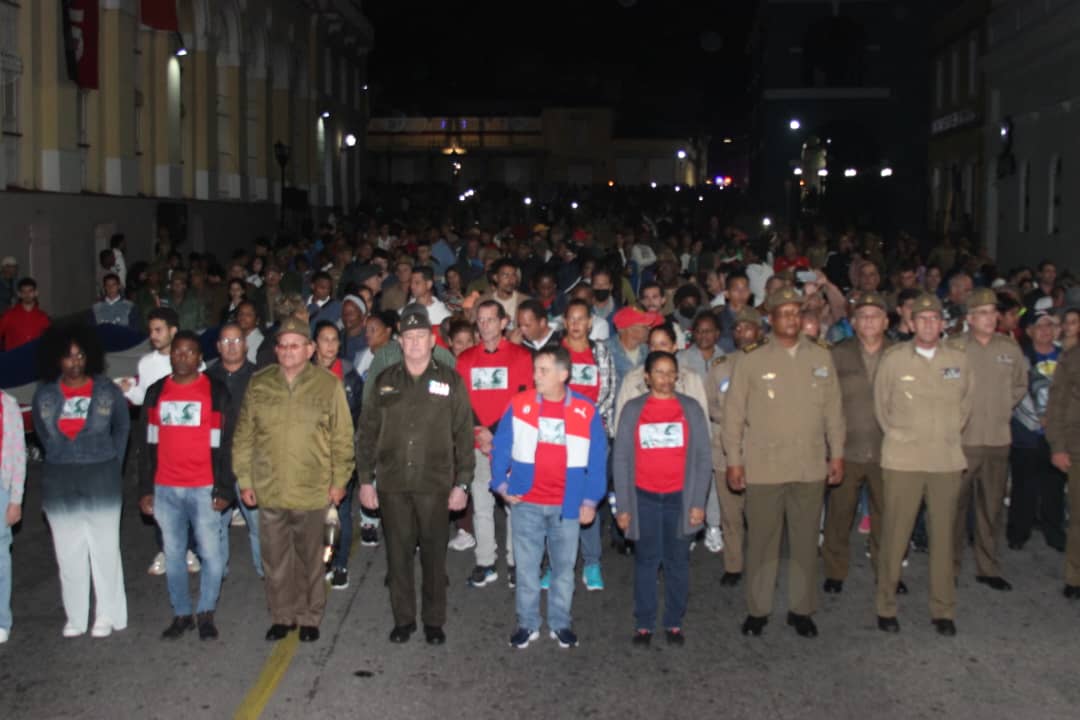 🔸️Los hombres se dividen en dos bandos: los que aman y fundan, los que odian y deshacen. José Martí.  #TenemosMemoria 

🔥 73 años de la primera Marcha de las Antorchas en el año del Centenario del Apóstol, otro centenario. #Fidel 
 #CubaViveEnSuHistoria #MatancerosEnVictoria