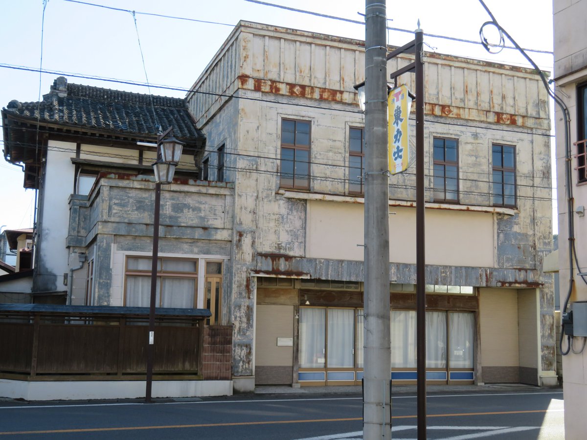 giacierexp's tweet photo. 那須烏山市の中心部
JR烏山駅近辺の近代建築
撮影は２０２２年３月で現存しない可能性があります
旧烏山病院　生井服装研究所
旧辻薬局　　某商家
＃近代建築 https://t.co/q4QynmOeEX