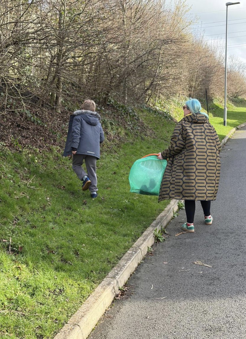 HorwichParishCE's tweet photo. Jasper has been litter picking which is helping our Climate and Sustainability. Well done Jasper! #hpy4 https://t.co/DYwrM203zT