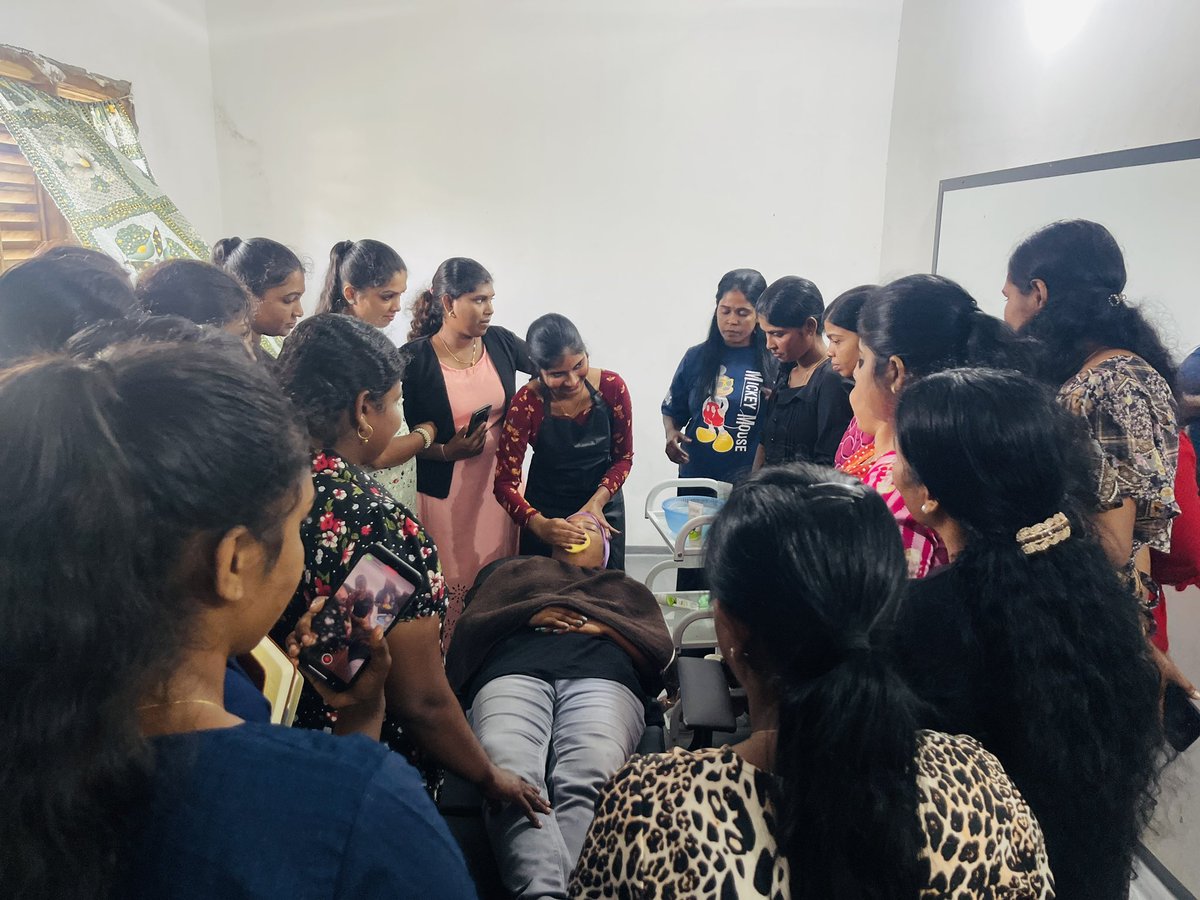 vavuniyafa's tweet image. Facial Treatment Training Session

During this session, students were given a clear explanation of facial treatment, including why it is done and how it benefits the skin.
#FacialTreatment #FacialSession #SkinCareEducation #BeautyAcademy #StudentLearning #FacialCare