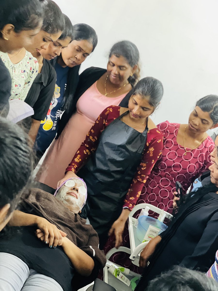 vavuniyafa's tweet image. Facial Treatment Training Session

During this session, students were given a clear explanation of facial treatment, including why it is done and how it benefits the skin.
#FacialTreatment #FacialSession #SkinCareEducation #BeautyAcademy #StudentLearning #FacialCare