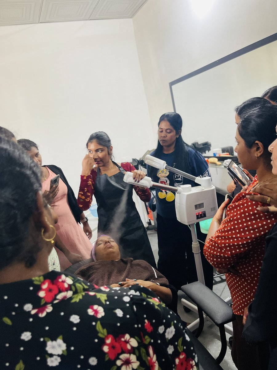 vavuniyafa's tweet image. Facial Treatment Training Session

During this session, students were given a clear explanation of facial treatment, including why it is done and how it benefits the skin.
#FacialTreatment #FacialSession #SkinCareEducation #BeautyAcademy #StudentLearning #FacialCare