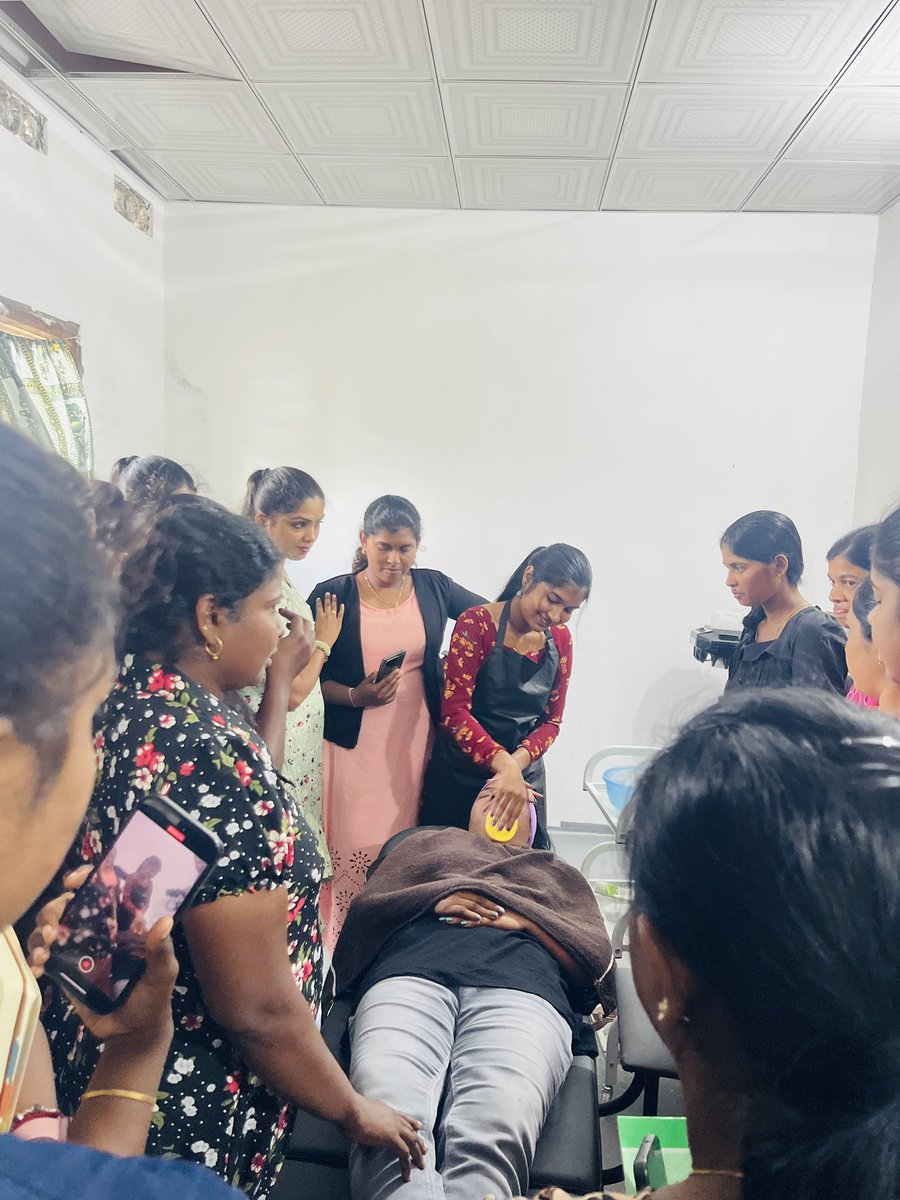 vavuniyafa's tweet image. Facial Treatment Training Session

During this session, students were given a clear explanation of facial treatment, including why it is done and how it benefits the skin.
#FacialTreatment #FacialSession #SkinCareEducation #BeautyAcademy #StudentLearning #FacialCare