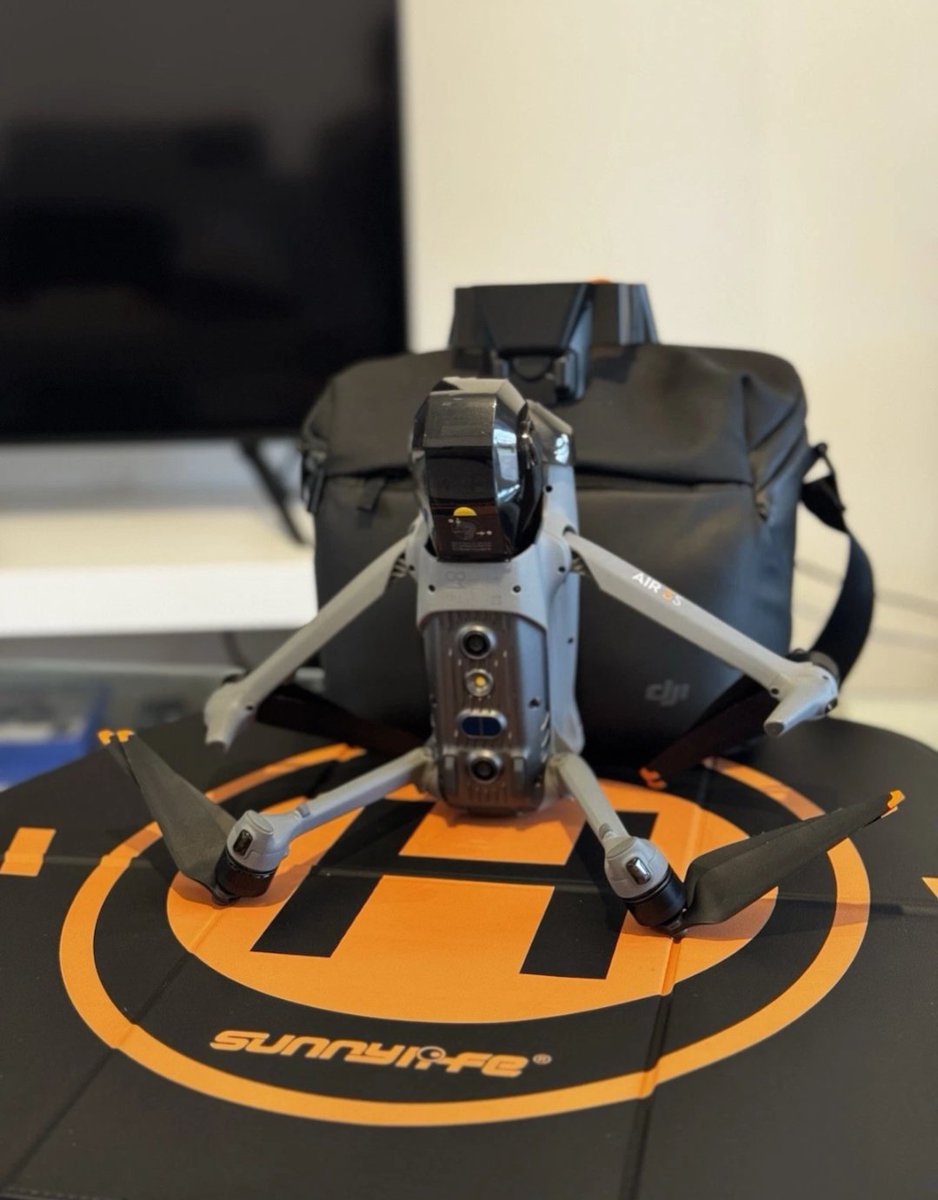 BisankaKing's tweet image. DJI AIR 3S drone For Sale @ only K28,970 ($1,370).

- Excellent Condition
- Excellent battery capacity
Comes with;
- Original box
- Drone remote controller
- Varrying bag
- Landing pad
- Propeller holder system 
- Set of spare propellers
An excellent choice for both personal use…