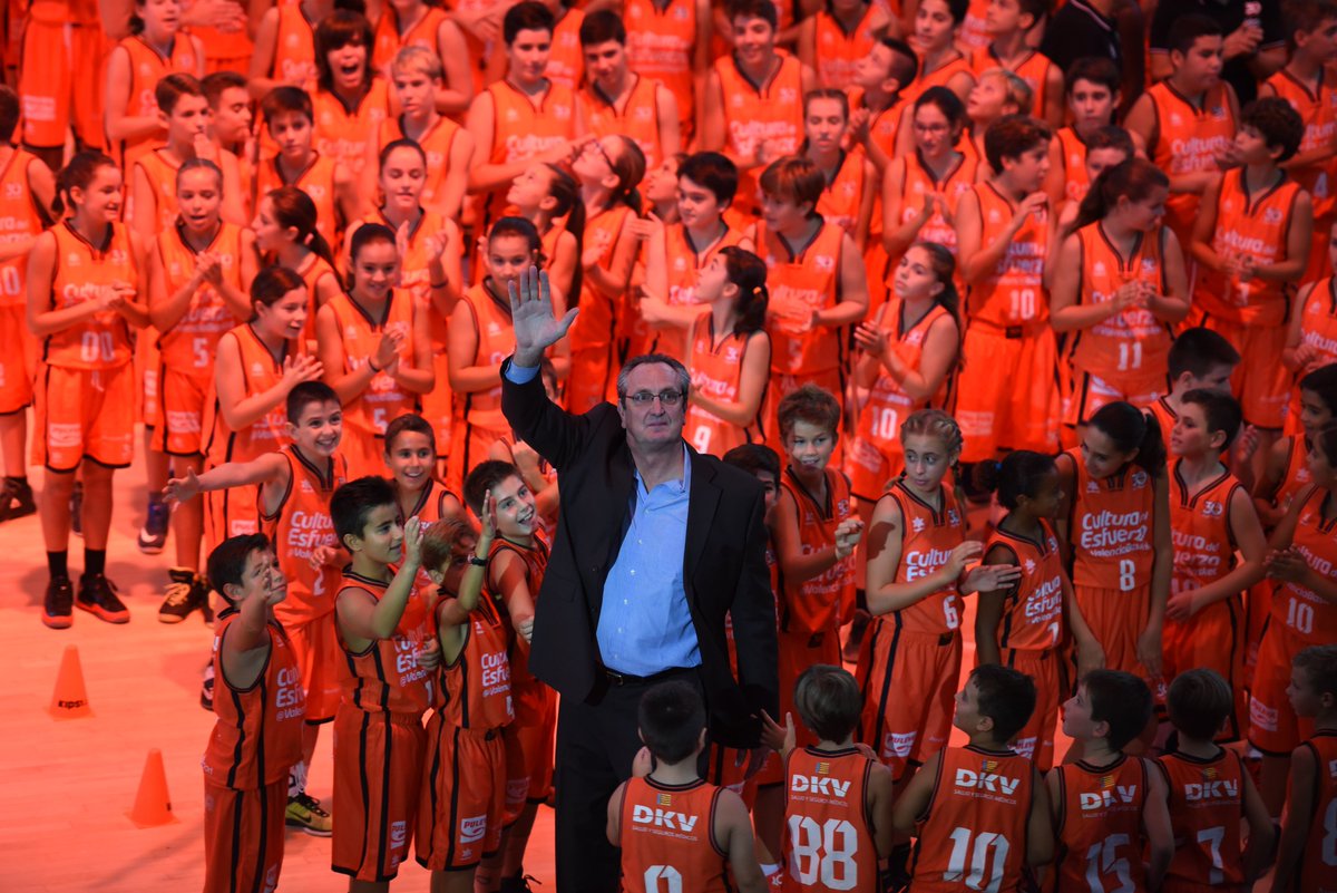 valenciabasket's tweet photo. Se va un pedazo de nuestra historia. Descansa en paz, Brad 💔

Cas 👉 Valencia Basket transmite el pésame por el fallecimiento de Brad Branson
https://t.co/WUKDfNLUp1

Val 👉 Valencia Basket transmet el condol per la defunció de Brad Branson
https://t.co/uELlQ8wXsr

Eng 👉 Valencia Basket expresses its condolences on the passing of Brad Branson
https://t.co/vzyIdtydgH