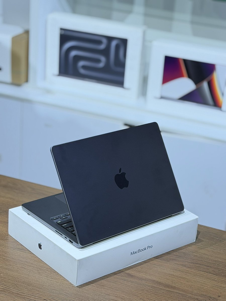 Ricky Customs tweet media