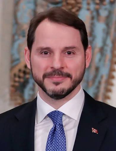 Ülkemize yaptığı olağanüstü hizmetlerin yeni anlaşıldığı Berat Albayrak, Kabineye geri dönmeli mi? 

A) EVET
B) HAYIR