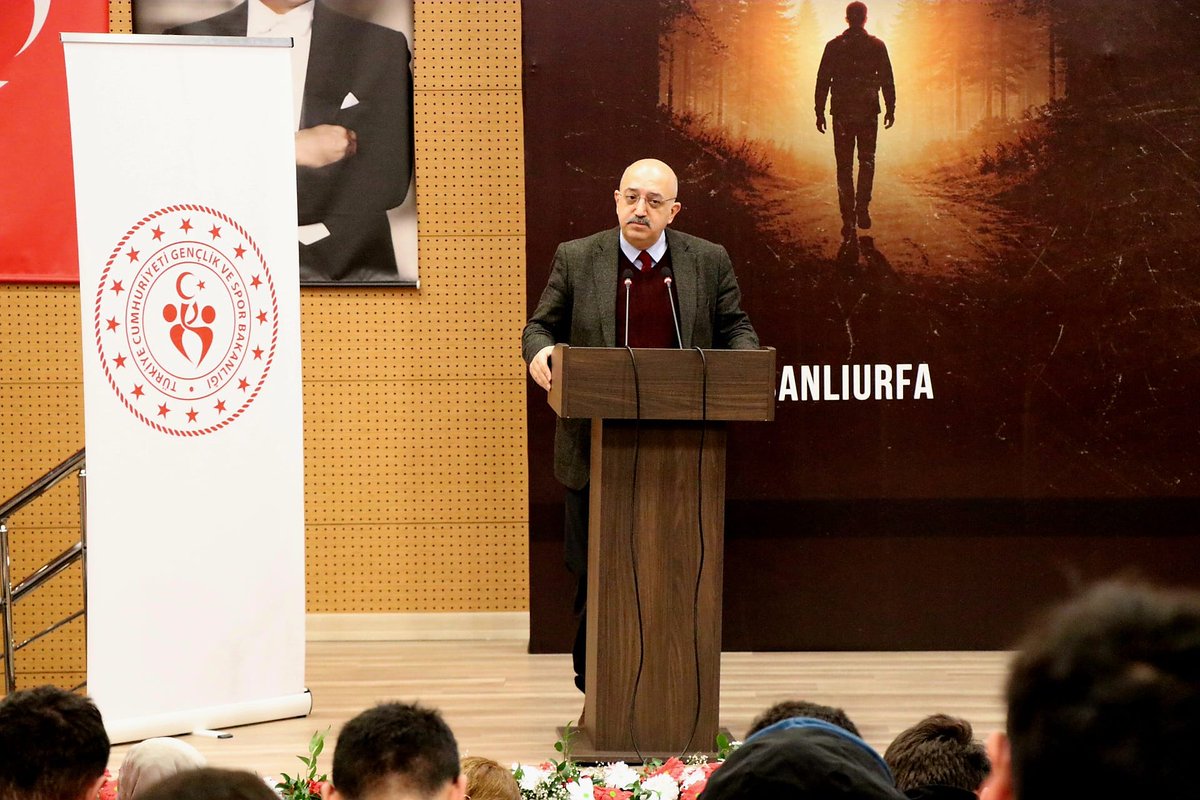 📍Şanlıurfa - İnsan ve Değer Kampı
Güne, ömrünü "kültür operasyonlarına" ve Anadolu ruhunu yaşatmaya adamış rahmetli Haluk Dursun hocamızı anarak başladık. Değerli Prof. Dr. Ali Satan’ın eşsiz sunumuyla, bir "kültür insanı" olmanın ne demek olduğunu ve bıraktığı mirası bir kez