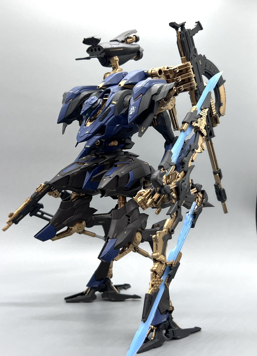 prironimuf's tweet photo. コトブキヤ版スティールヘイズ完成ー！　もう老眼なので色分け見落とし多いけど自分的には満足。デカールは金で正解だったわね。丸1ヶ月かかったけど楽しかったー　#AC6 https://t.co/vdztq6IuNg